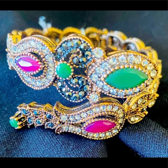 BOHEMIAN GORGEOUS ANTIQUE GOLD BRACELET with Green & Red Beautiful Stones - Picture 3 of 13